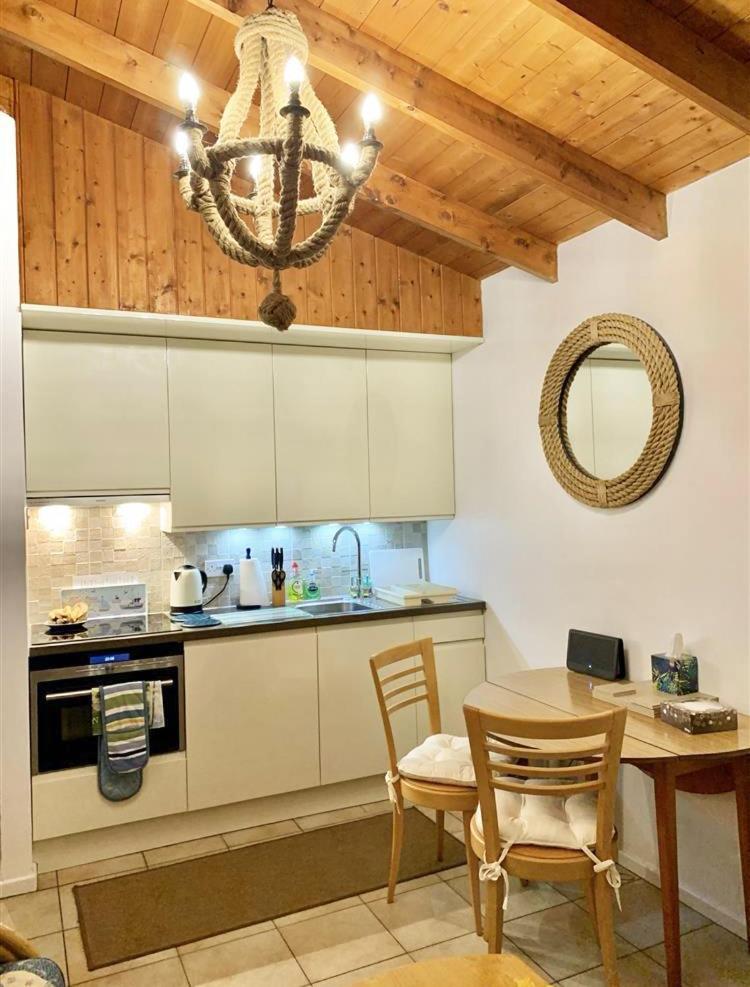 Appartement Harbour Haven: Spectacular Views à Porthmadog Extérieur photo