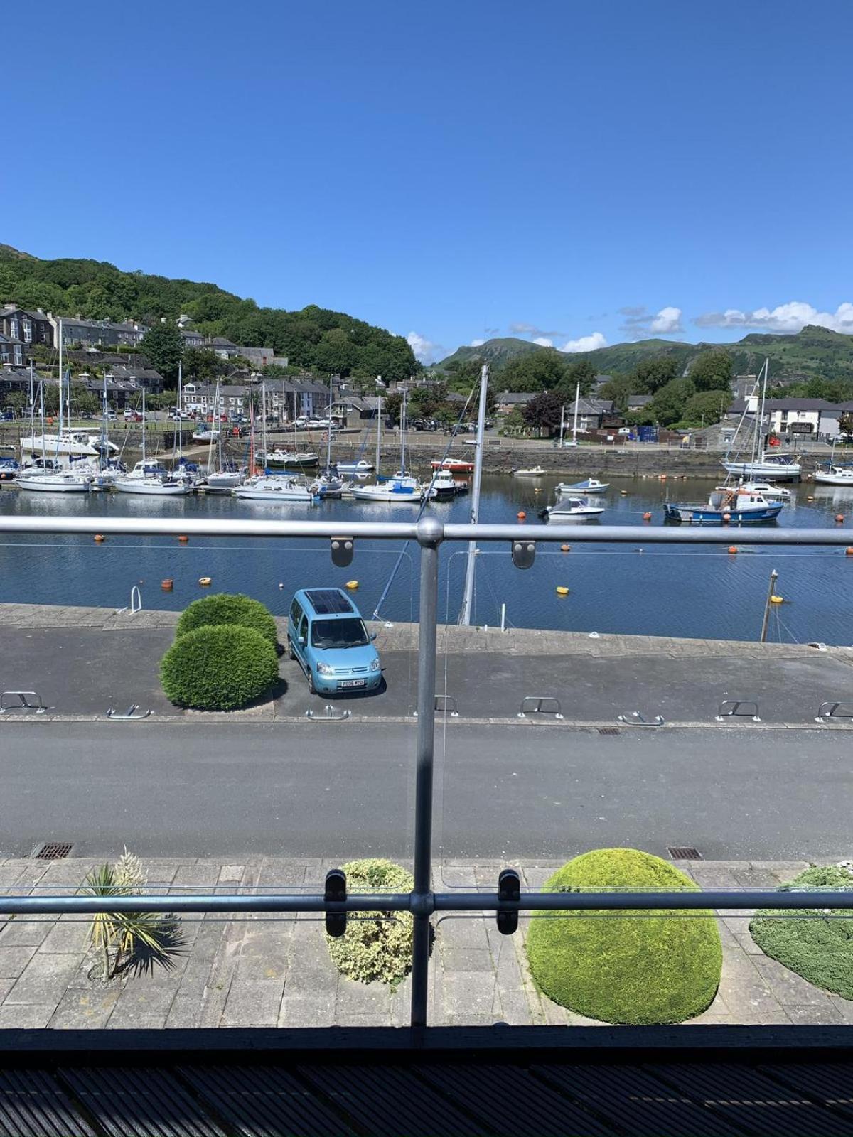 Appartement Harbour Haven: Spectacular Views à Porthmadog Extérieur photo