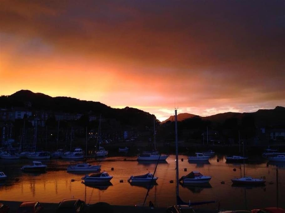 Appartement Harbour Haven: Spectacular Views à Porthmadog Extérieur photo