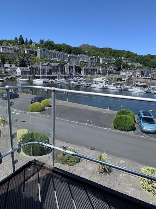 Appartement Harbour Haven: Spectacular Views à Porthmadog Extérieur photo